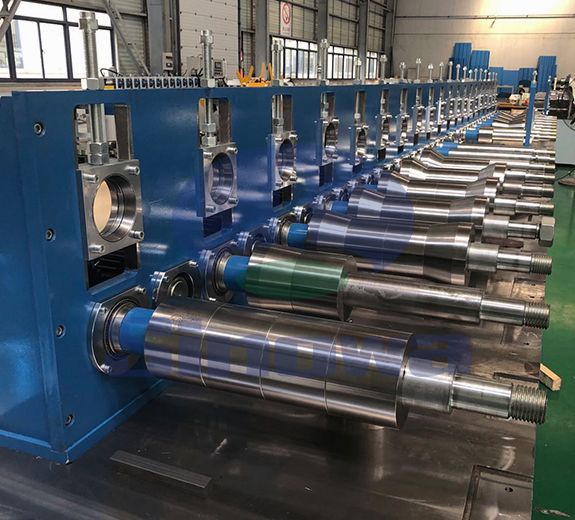 冷弯机组,冷弯机器,冷弯成型机组,辊压成型机组,彩钢压瓦机生产线,CZ檩条互换生产线,全自动净化板生产线,冷弯生产线