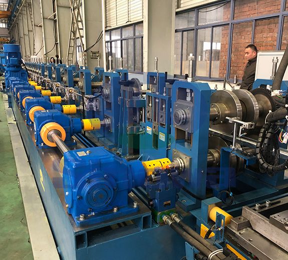 CZ檩条互换生产线,C型檩条生产线,Z型檩条生产线,全自动檩条生产线,CZ檩条机器,CZ檩条机械制造设备,冷弯成型机生产线制造与技术服务.