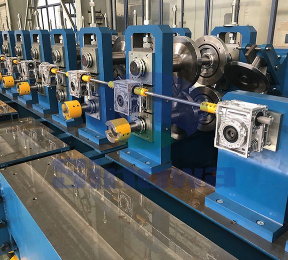 CZ檩条互换生产线,C型檩条生产线,Z型檩条生产线,全自动檩条生产线,CZ檩条机器,CZ檩条机械制造设备,冷弯成型机生产线制造与技术服务.